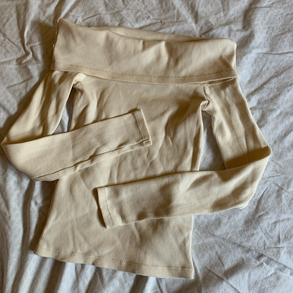 Off the shoulder ribbed long sleeve